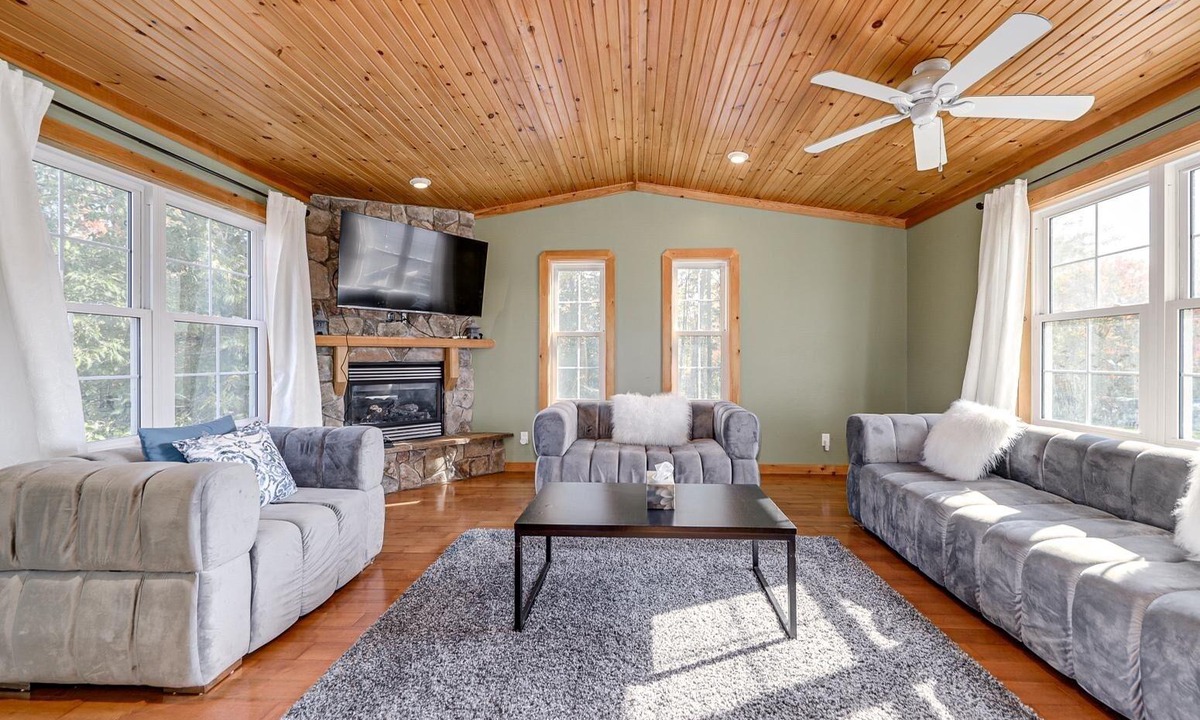 Ramara House | Spacious family cottage