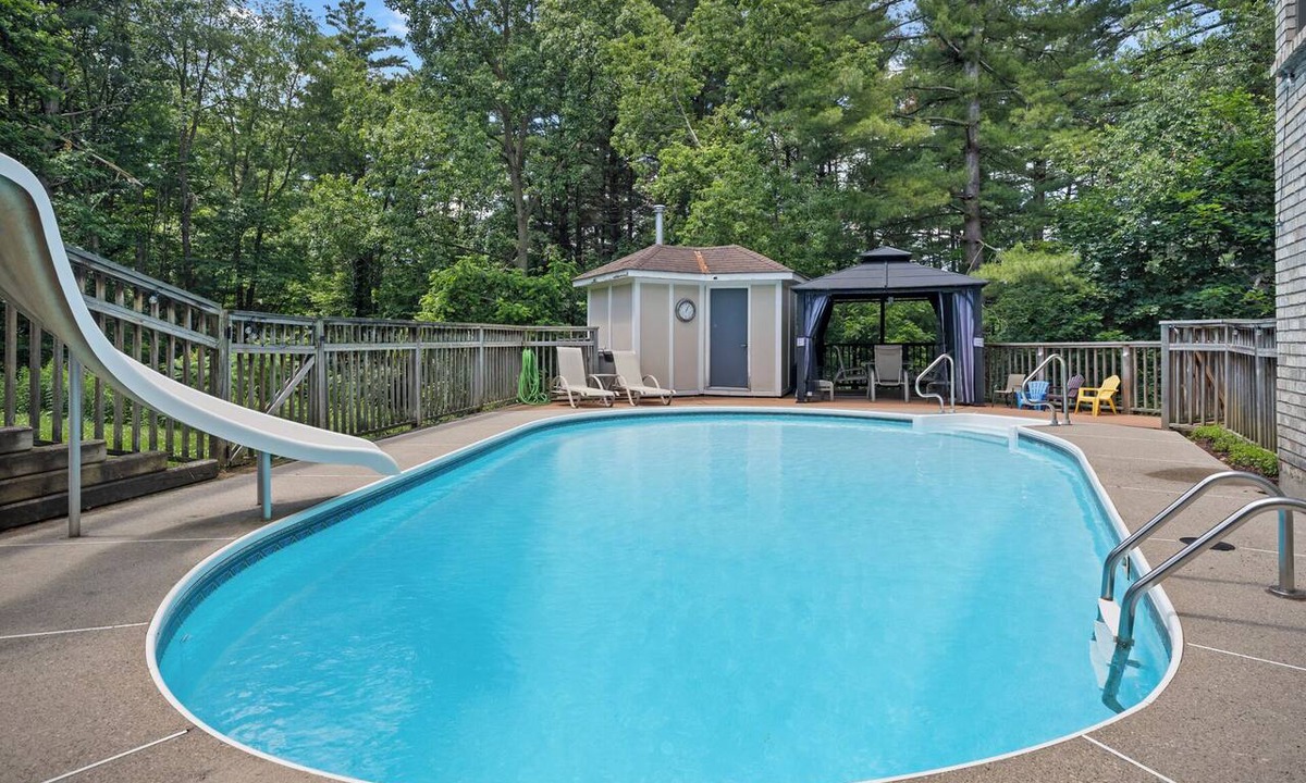 Thames Centre House | Spacious Forest Retreat w/Pool | Sleeps 16