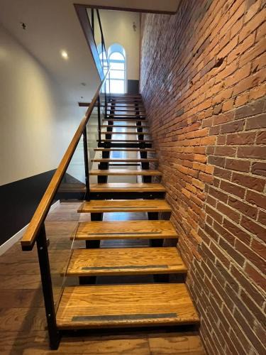 Downtown St. John's House | Spacious King Room at The Franklin Hotel Downtown