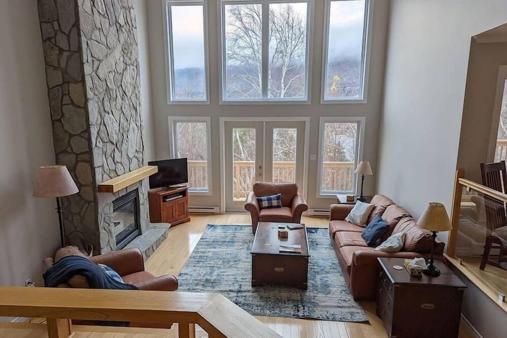 Humber Valley Ski Chalet | Spacious Lakeview Chalet - Humber Valley Resort