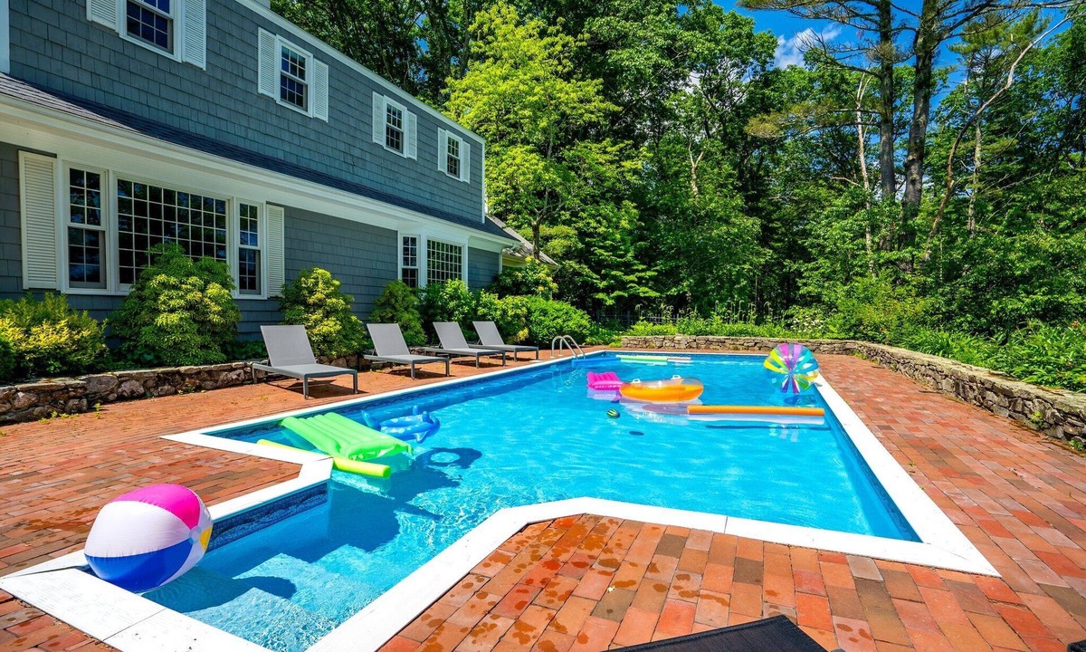 Cumberland Foreside House | Spacious & Luxurious, Ocean Access & Heated Pool, 15 Mins To Portland, Fire Pit