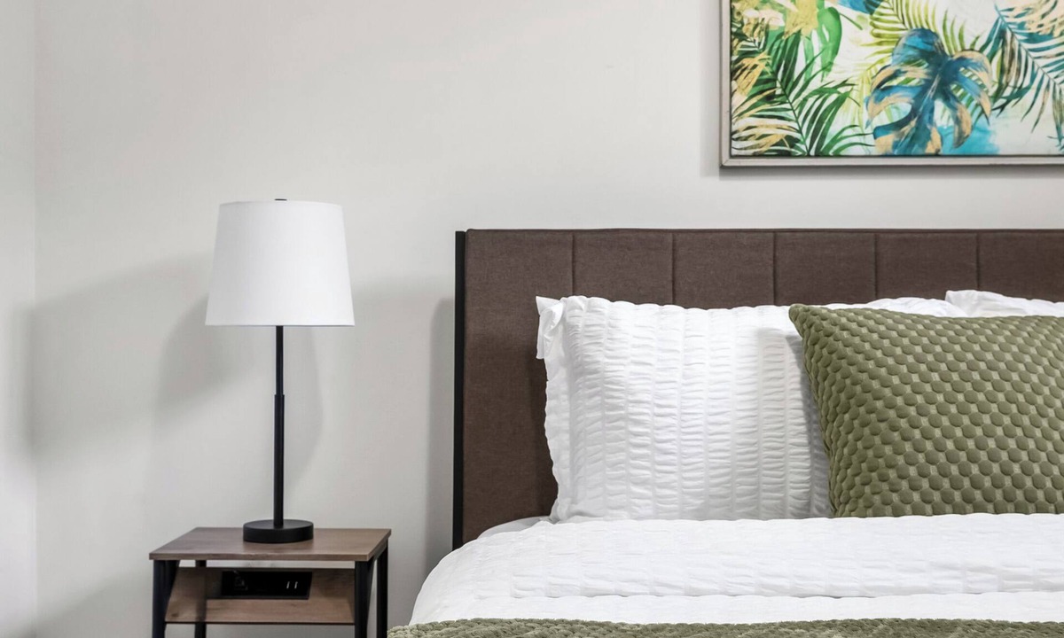 Southeast Calgary Apartment | Spacious Modern 3 Bedroom Basement Suite