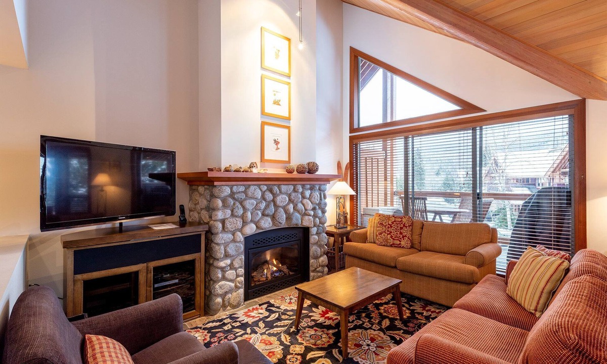 Whistler House | Spacious Montebello Townhome with Mountain Views hosted by Whistler Ideal