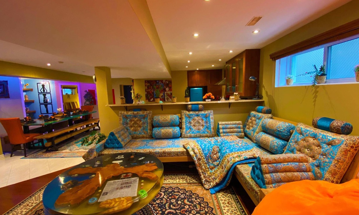 Saint-Laurent Apartment | Spacious Oriental Style by Native Designer + Free Parking