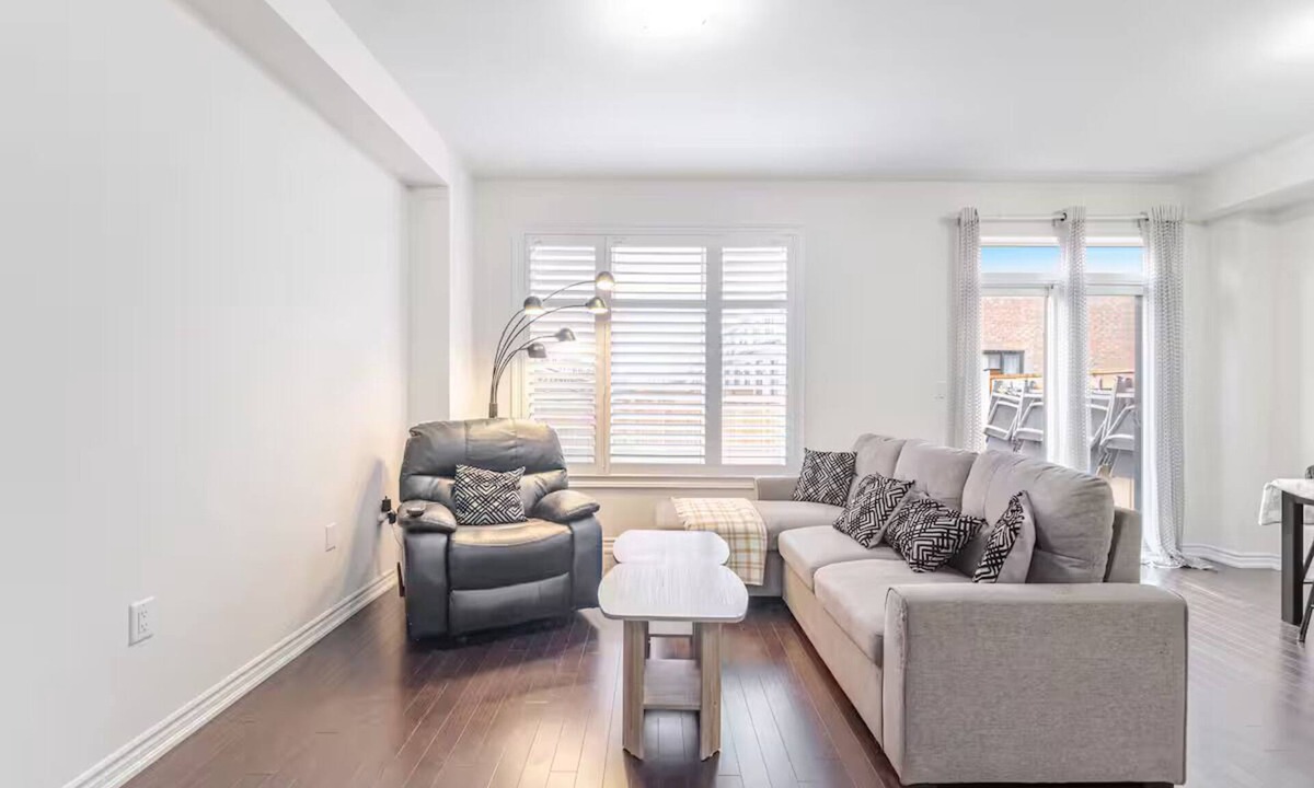 Whitby House | Special Offer Whitby's Choice Entire Home