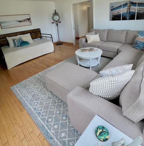 Lewisporte Apartment | SpringHouse Saltwater Vista with Sunroom & Backyard