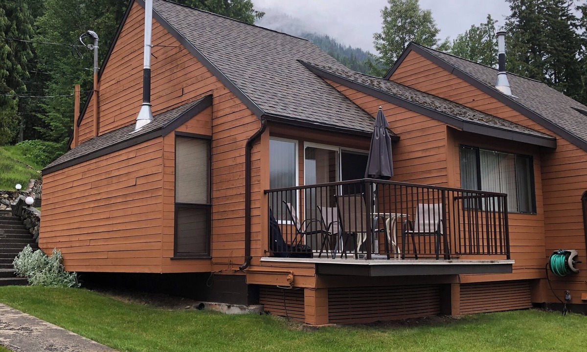 Anglemont Resort | St. Ives North Shuswap Resort on waterfront