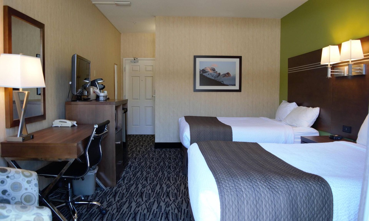 Fernie Apartment | Standard 2 Queen Bed- Pet Friendly