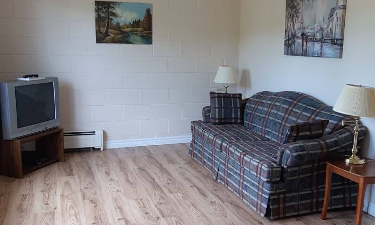 New London House | Standard Queen Room #9