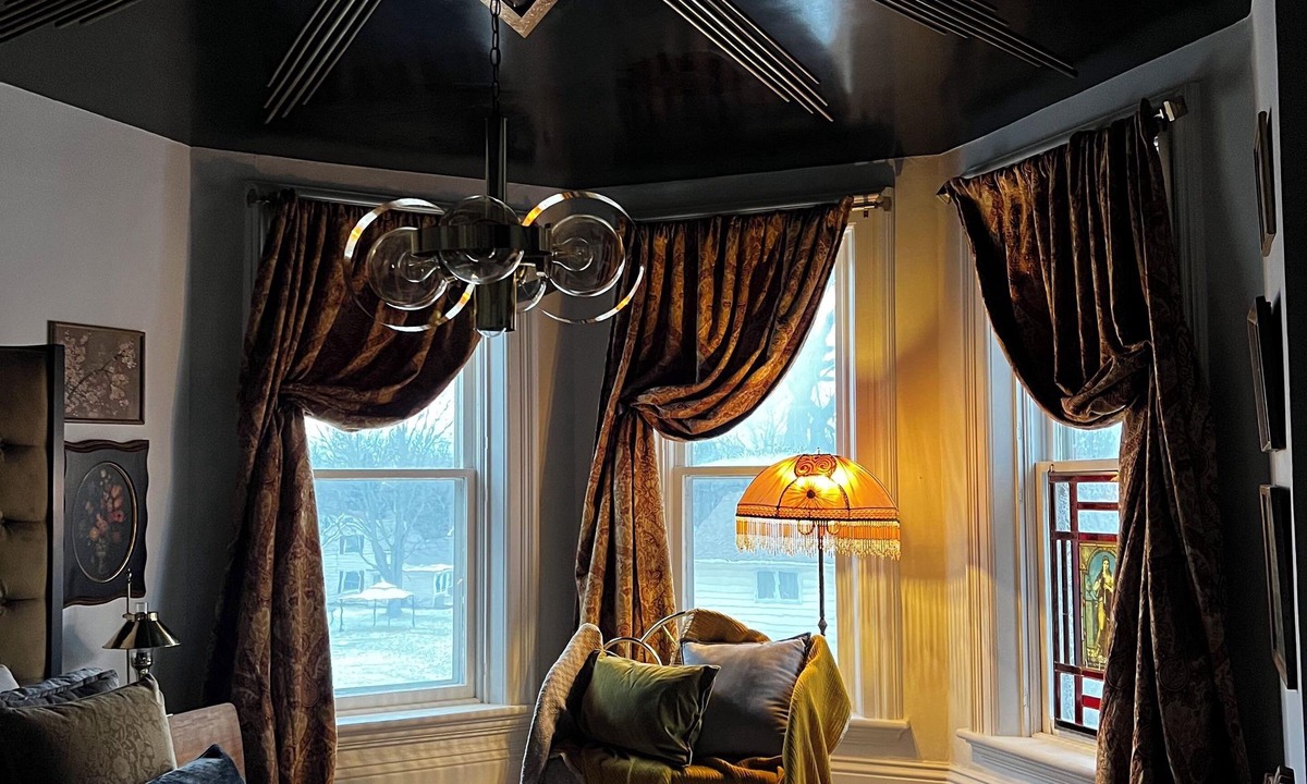Dresden House | Stay in one of Ontario’s most haunted Victorian mansions. Sleeps 16.