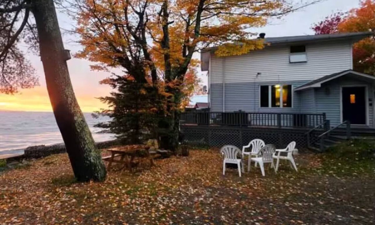 Algoma District House | Stay on Lake Superior Water to fish/hunt Duplex 8+