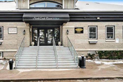 Craigleith House | Steps to the Hill 1 Bedroom CraveTV
