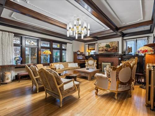 Chilliwack Proper Village West House | Stonehurst Estate Sleep 16