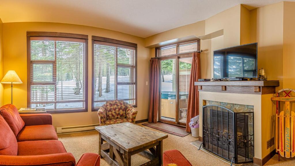 Sun Peaks Apartment | Stones Throw #11