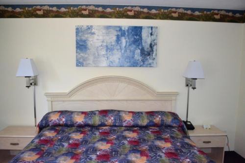 Stratford Hotel | Stratford Suburban Motel