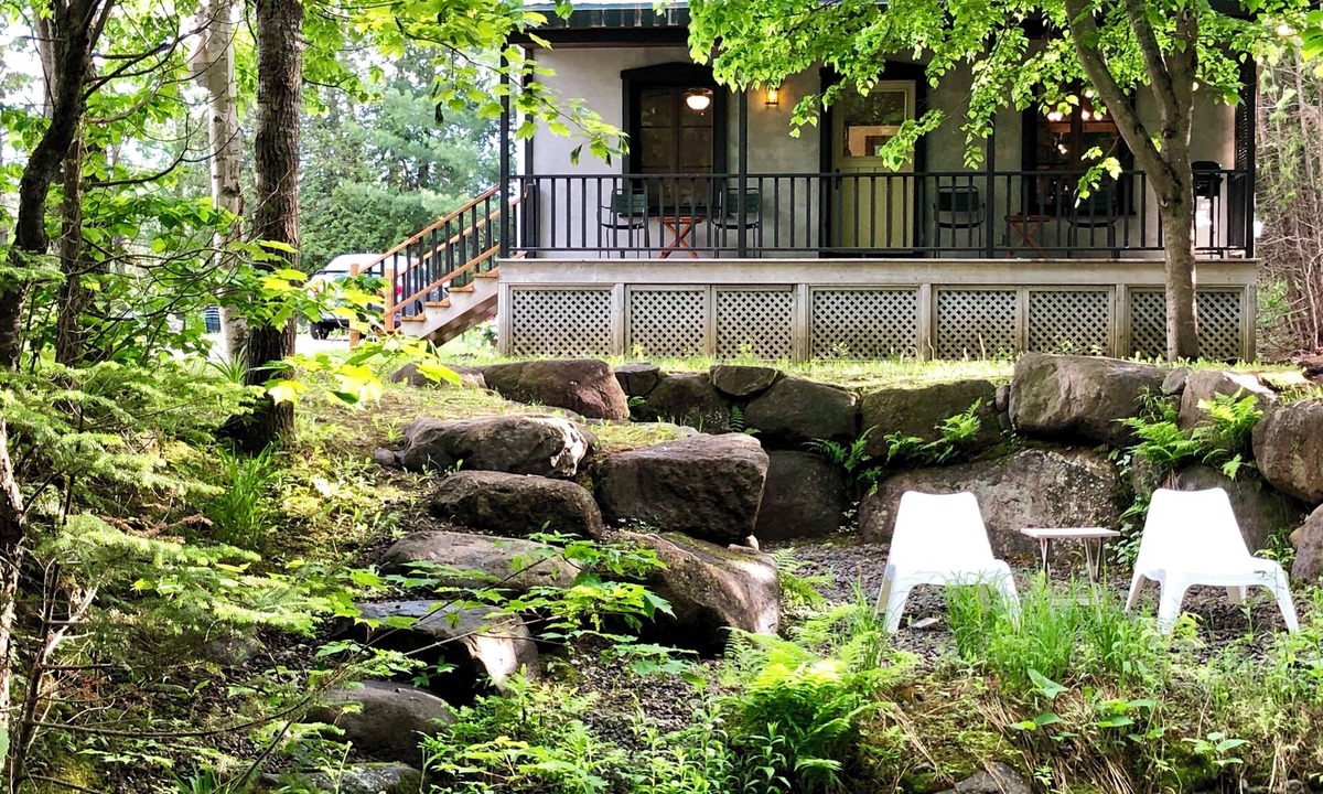 Val Morin Cottage | Streamside Retreat - Petit Train du Nord at km 39 - Cedar Creek Cottage
