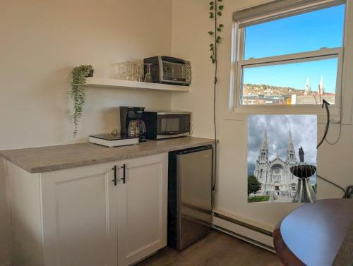 Ste Anne de Beaupre Apartment | Studio 16 - 2 min du Bord de l'eau & Foyer & Barbecue