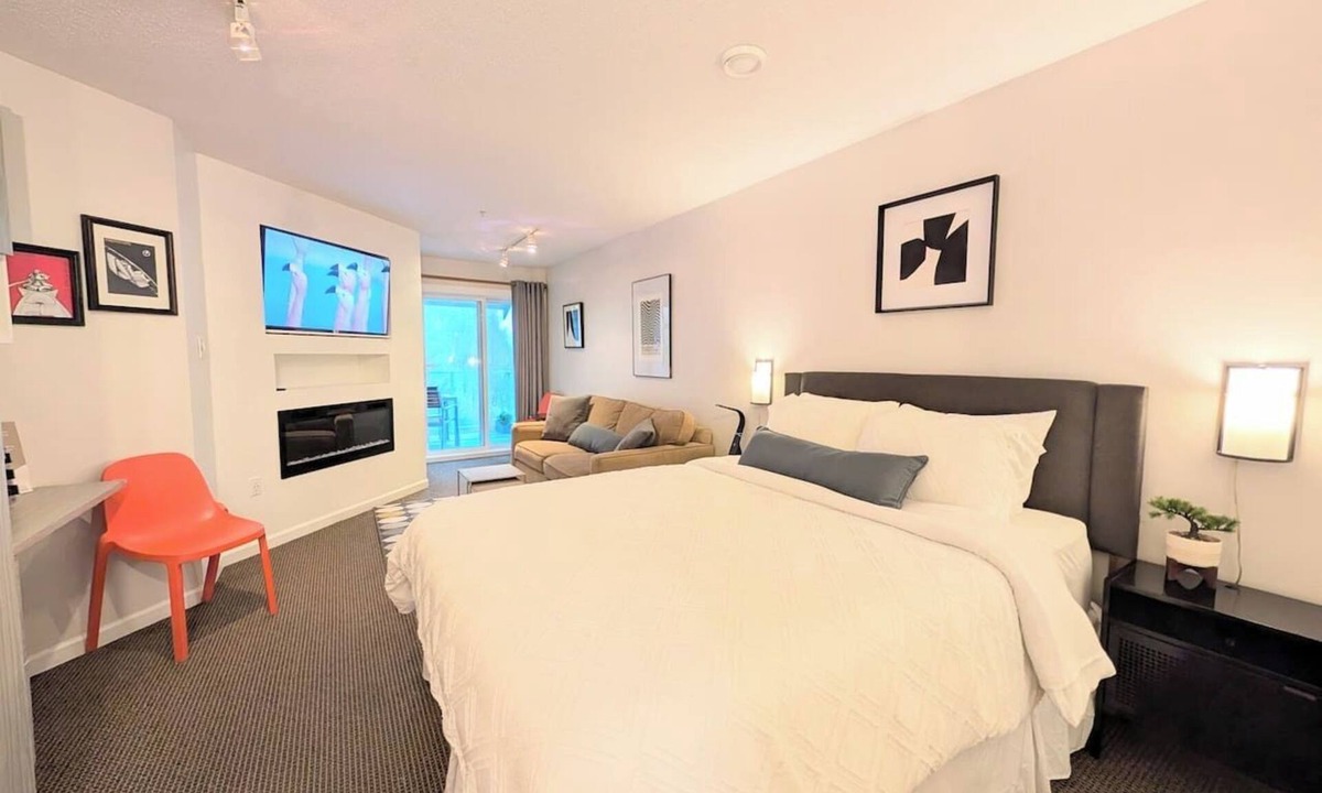 Regional District of Nanaimo Apartment | Studio Escape: Pool, Beach & Pickleball