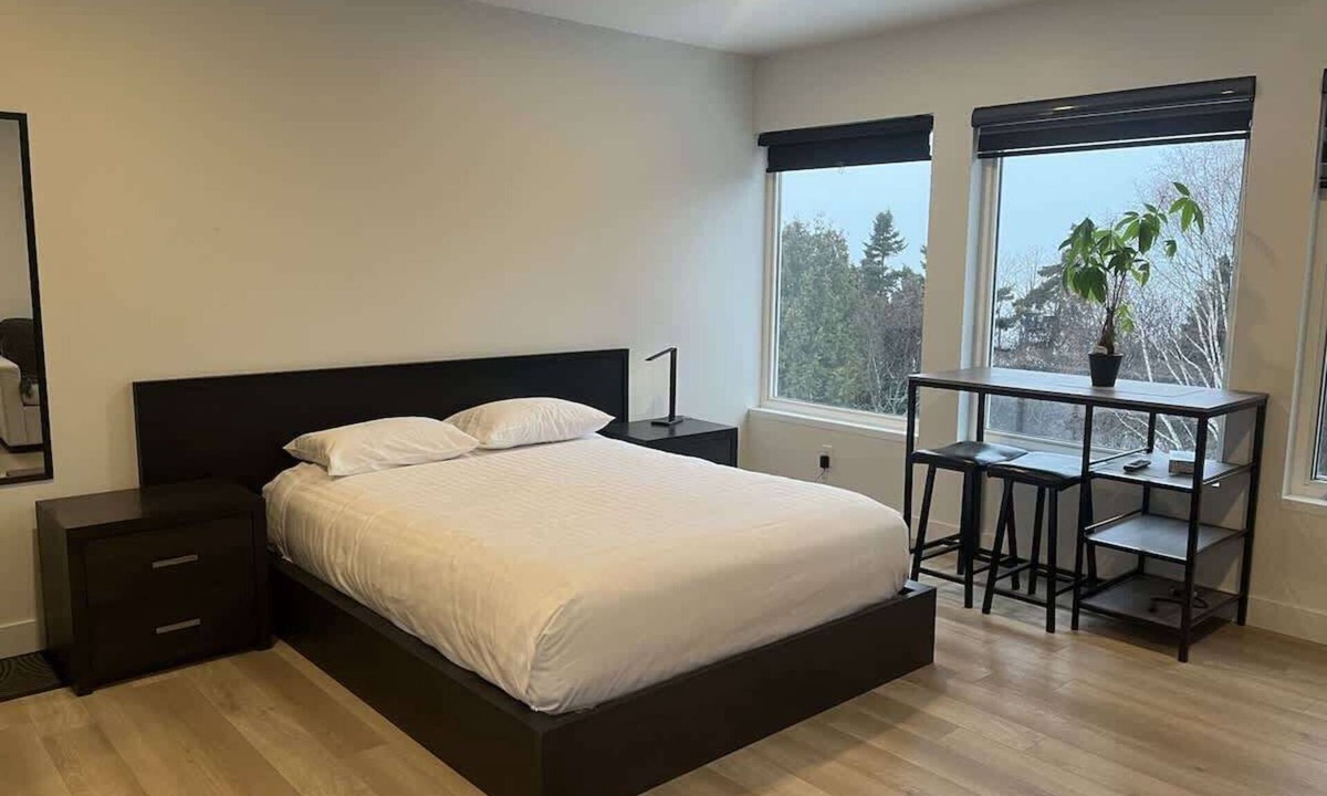 Riviere-du-Loup Regional County Municipality Apartment | Studio Vue fleuve-212