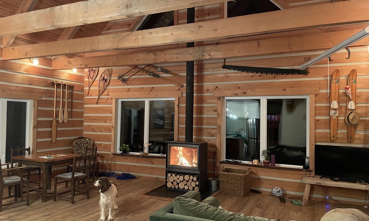 Centre Hastings Cottage | Stunning All Season Log Home on Moira Lake
