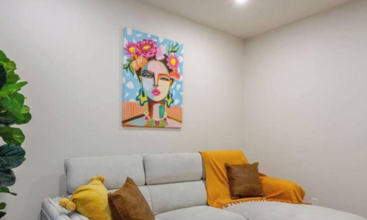 Cote-Des-Neiges—Notre-Dame-De-Grace Apartment | Stunning Apartment in Montréal