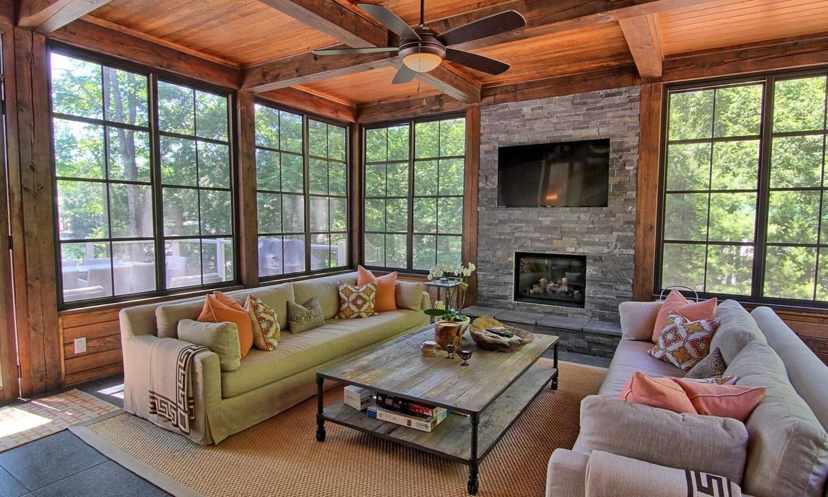 Muskoka Lakes Villa | Stunning Cottage on Lake Joe! 6 bdrm,6 bath,2 slip boathouse! Water Toys Galore!