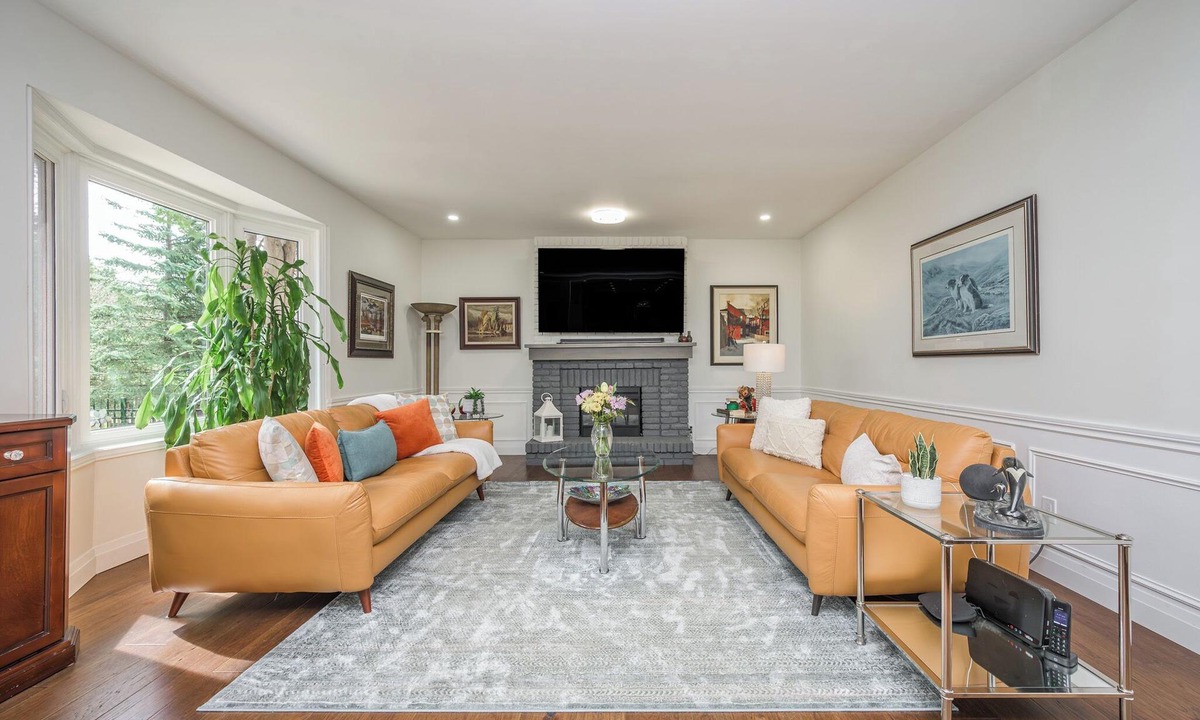 Hamilton House | STUNNING EXECUTIVE HOME- FURNISHED!!!