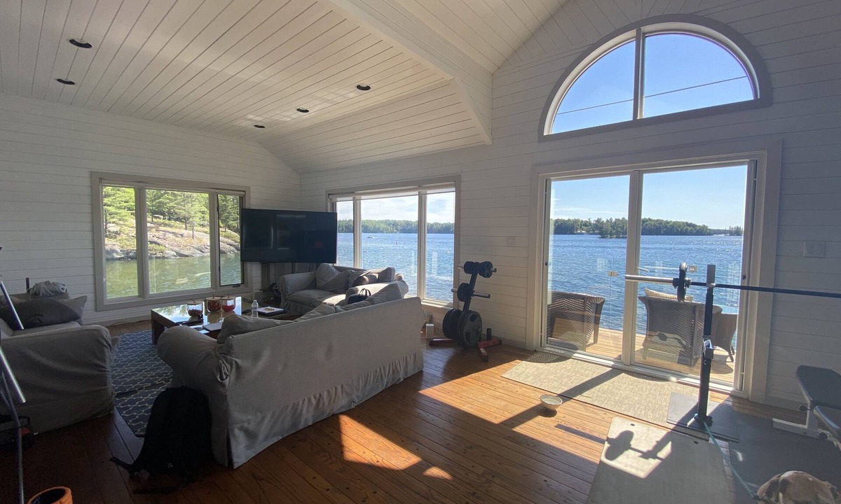 Muskoka Lakes Cottage | Stunning Lake Joseph cottage in Muskoka, sleeps 16!