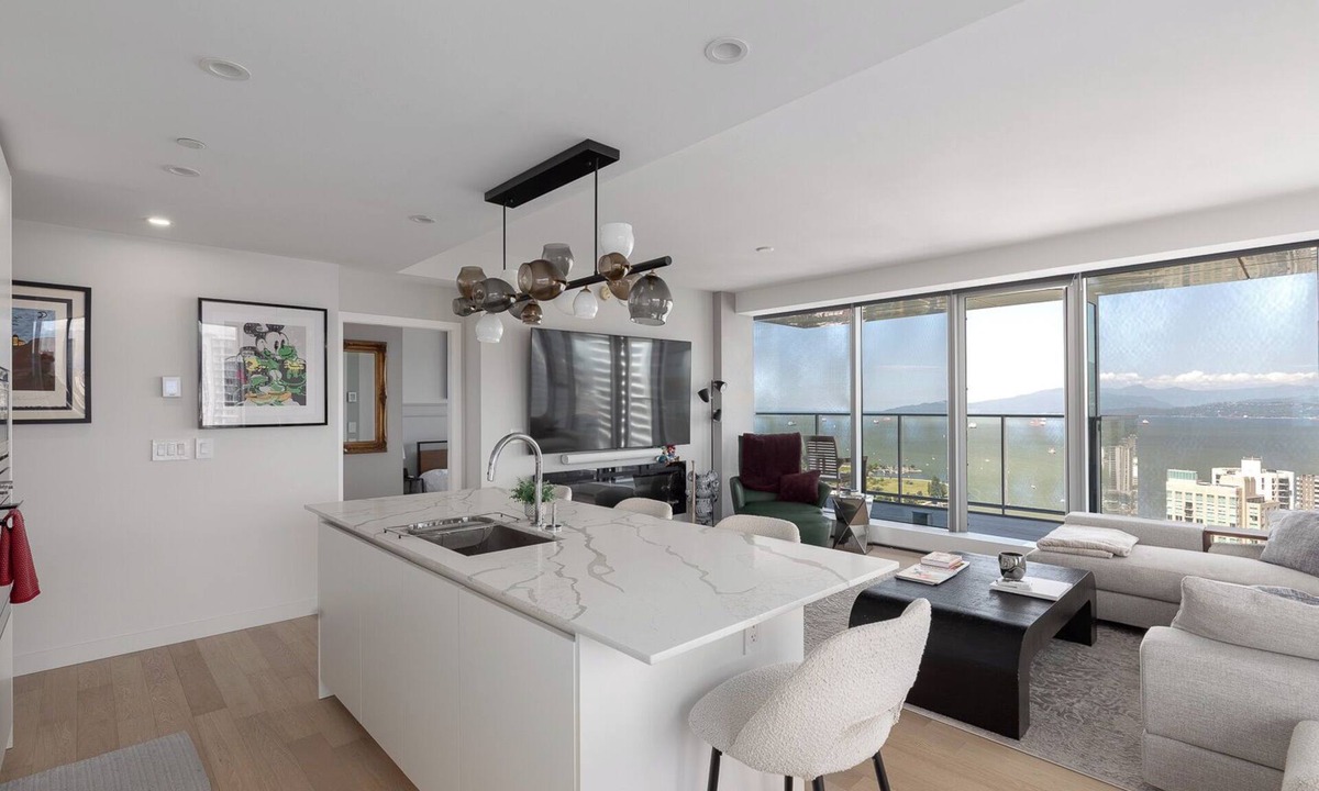 Downtown Vancouver Condo | Stunning luxury 2 bed 3 bath in Yaletown with panoramic views. (World Cup)