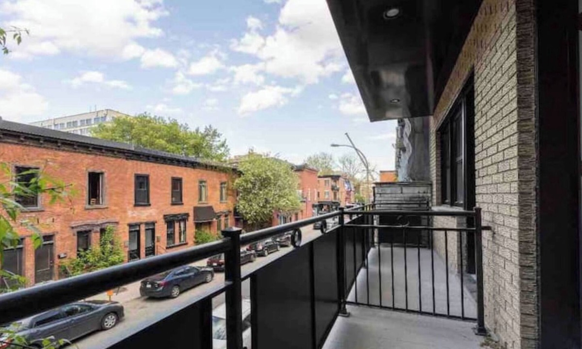 Milton Park Apartment | Stunning Modern Loft in the heart of Le Plateau