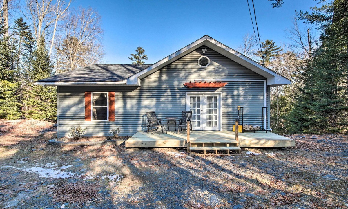 Monson House | Stunning Monson Getaway on the Water!