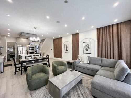 Surrey Apartment | Stunning New-Build in South Surrey Steps from Shopping Parks & White Rock Beach