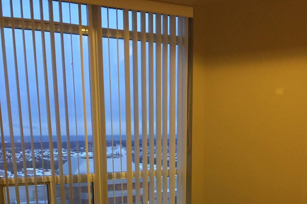 Downtown Mississauga Condo | Stunning One Bedroom Suite with free parking & WIFI in City Center Mississauga