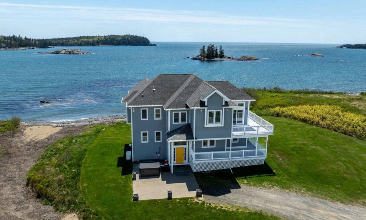 Lubec House | Stunning, Private and Spacious 4-bedroom house with private beach!