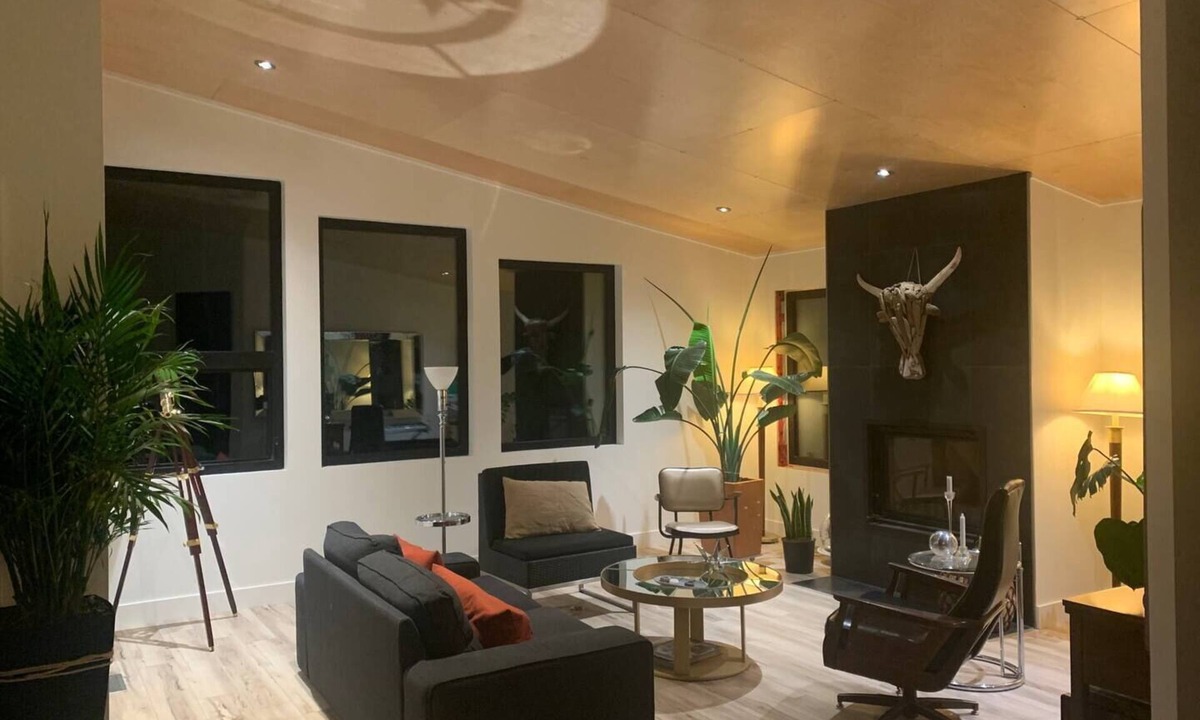 Fernie House | Stunning Views - Mountain Modern & Vintage Charm