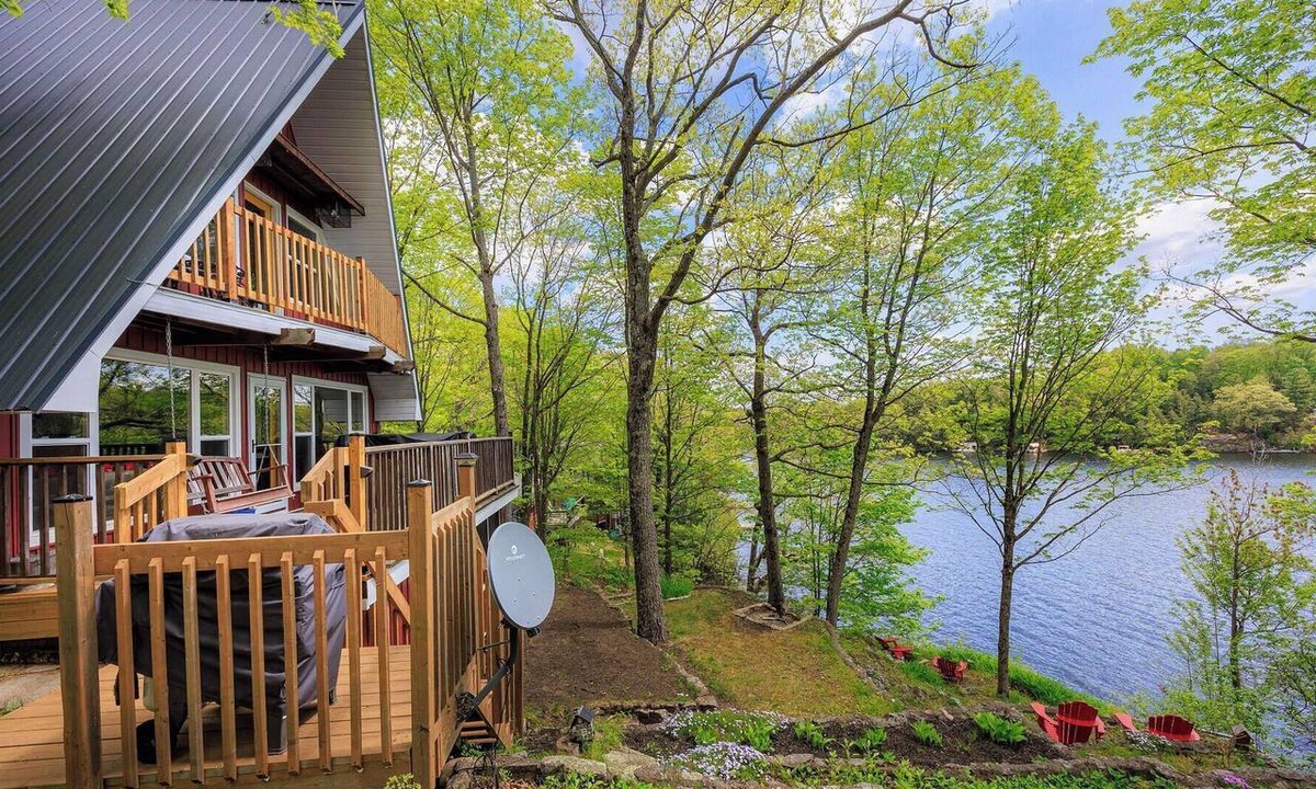 Frontenac Cottage | Stunning Waterfront Chalet on Bob's Lake | Deep Water + Breathtaking Views