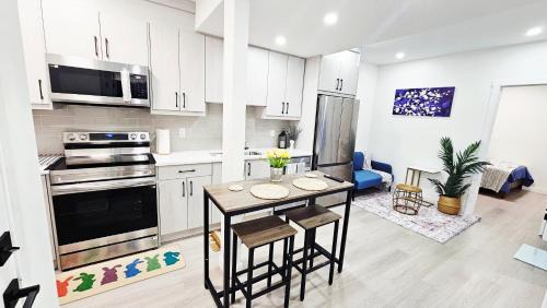 Calgary House | Stylish 2BR Near Costco, Walmart & East Hills