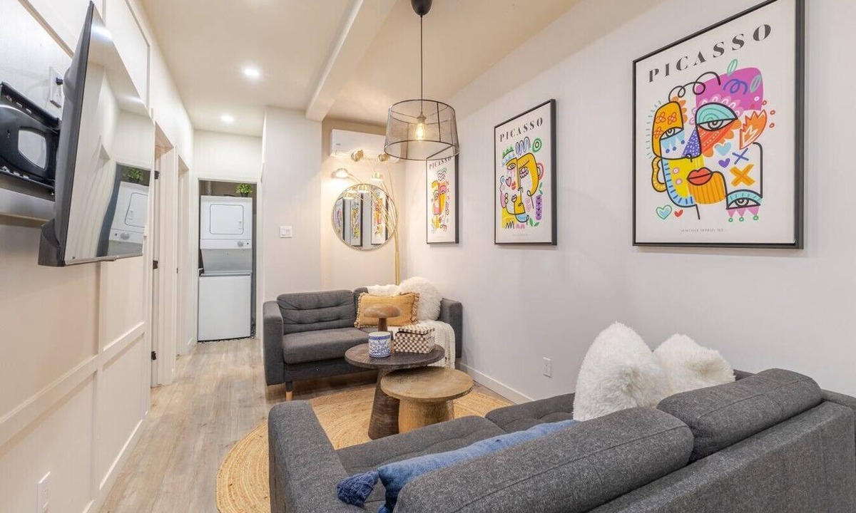 Plateau Mont Royal Apartment | Stylish 3BR/2BA in the Plateau