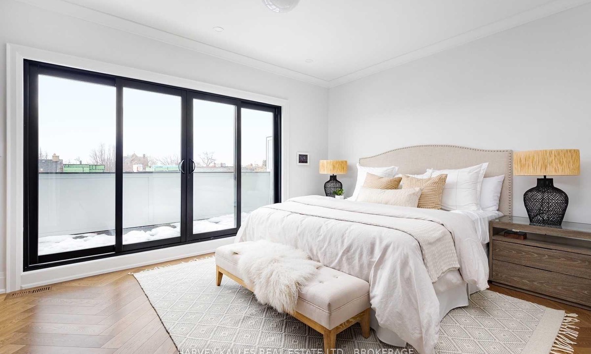 Little Italy House | Stylish 5-Bed, 5-Bath Retreat in the Heart of Little Italy, Toronto