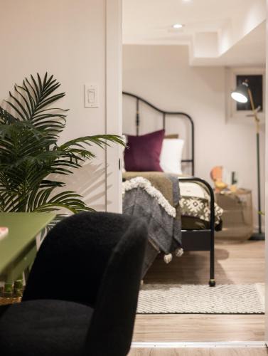 Dovercourt Park Apartment | Stylish, Hotel-Like, Prime Toronto Location