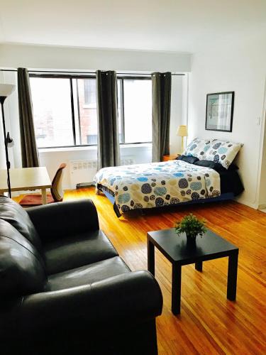 Downtown Montreal Apartment | Stylish Montreal Apartment: Comfortable Stay in the Golden Square Mile