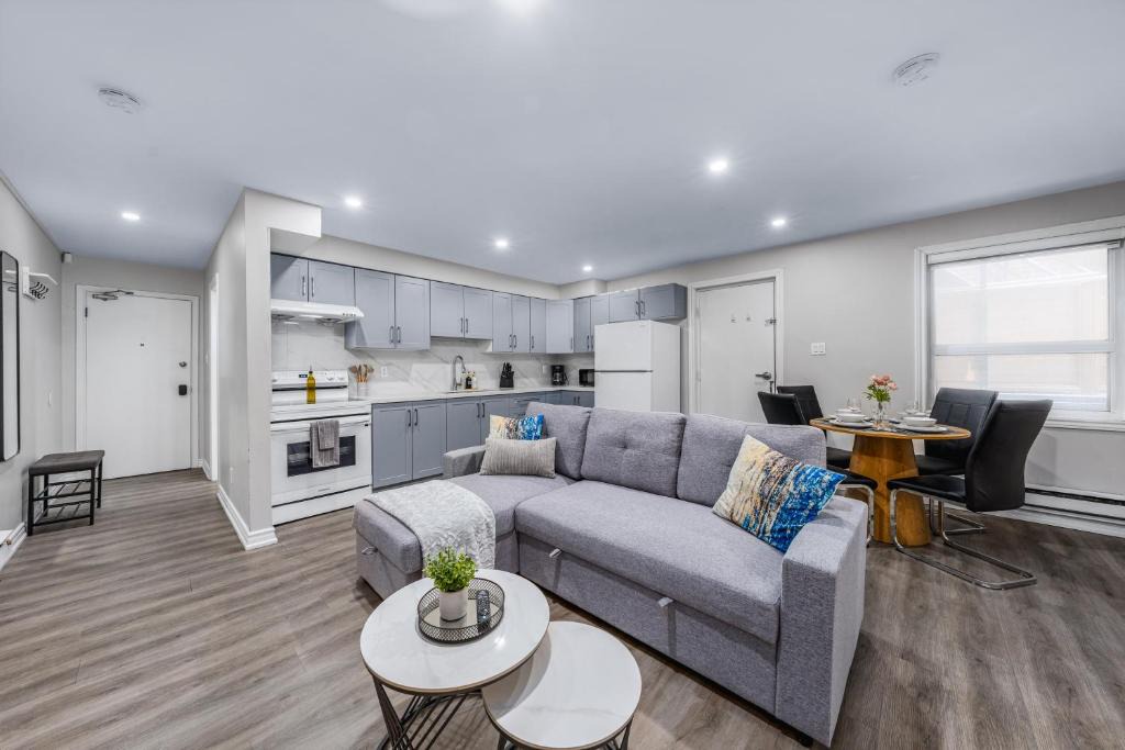 Dufferin Grove Hotel | Stylish Suite Near Trinity Bellwoods & Little Italy