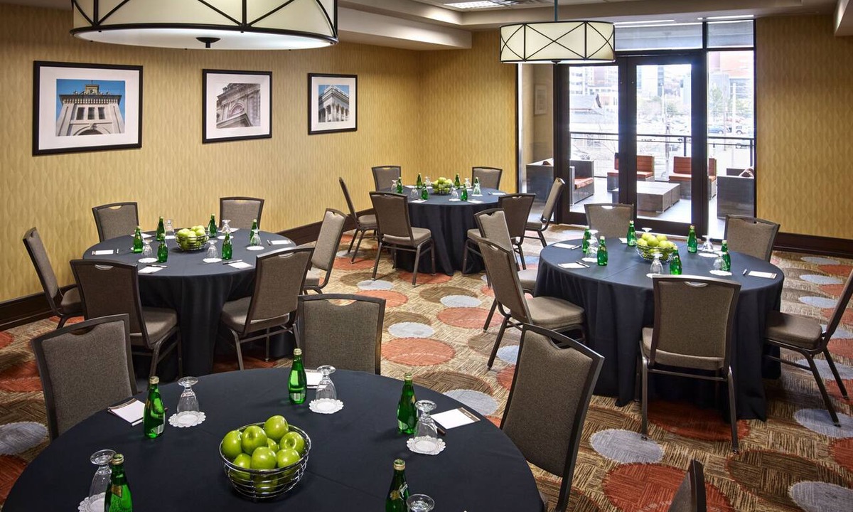 Central Hamilton Apartment | Suite w/Balcony | Breakfast Provided Daily