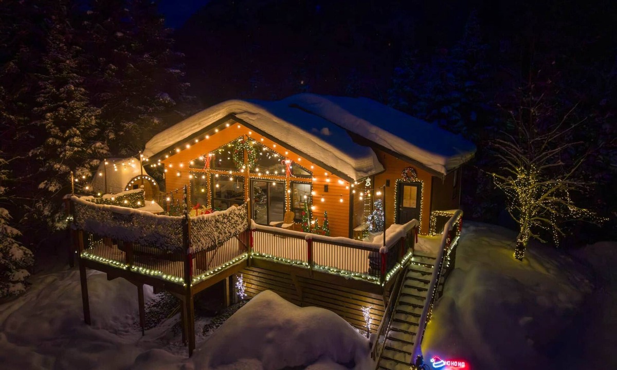 Lac-Superieur Ski Chalet | Summer Escape Mont Tremblant National Park Jacuzzi