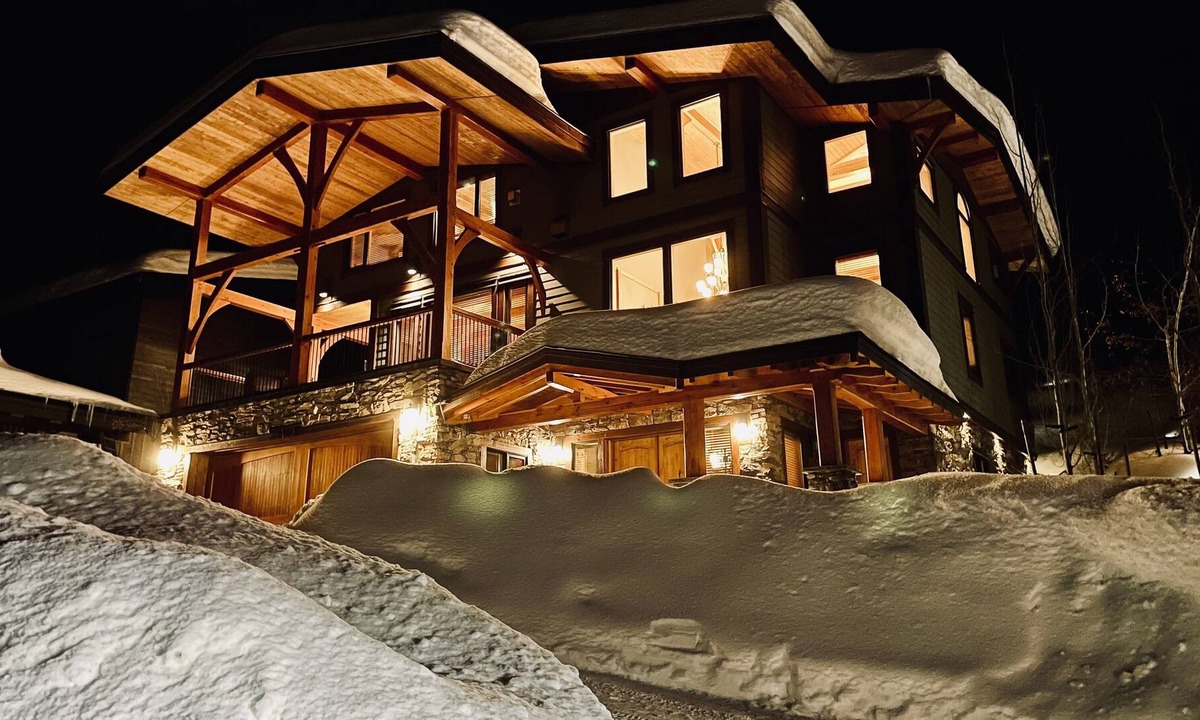Sun Peaks Ski Chalet | Sun Peaks Ski In Ski Out Luxury Chalet