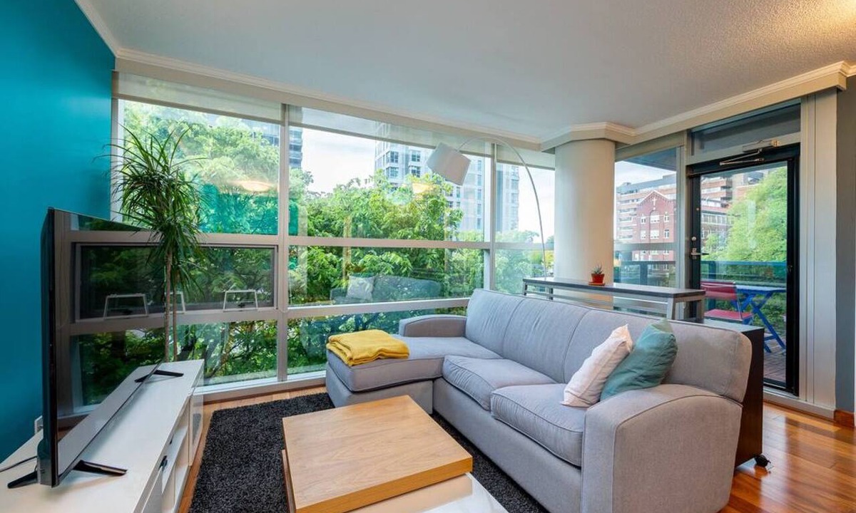 Downtown Vancouver Condo | Sunny Downtown Treehouse, Stroll to English Bay