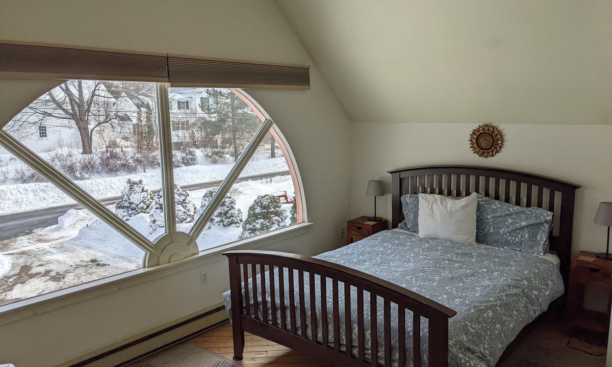 Wolfville Bed & Breakfast | Sunrise Suite - Jacuzzi, Kitchenette, DT
