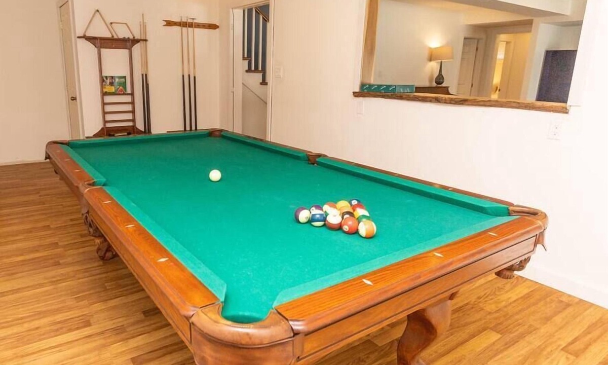 Wellington House | Sunset Beach - Waterfront, Hot Tub, Games Room