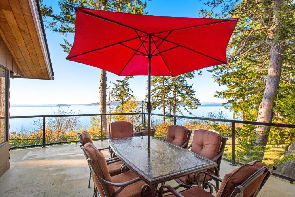 Camano Island House | Sunset Getaway