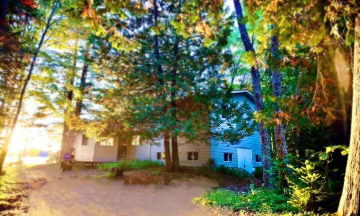 Utterson Cottage | Sunset Pines Oasis-All Season Muskoka Cottage